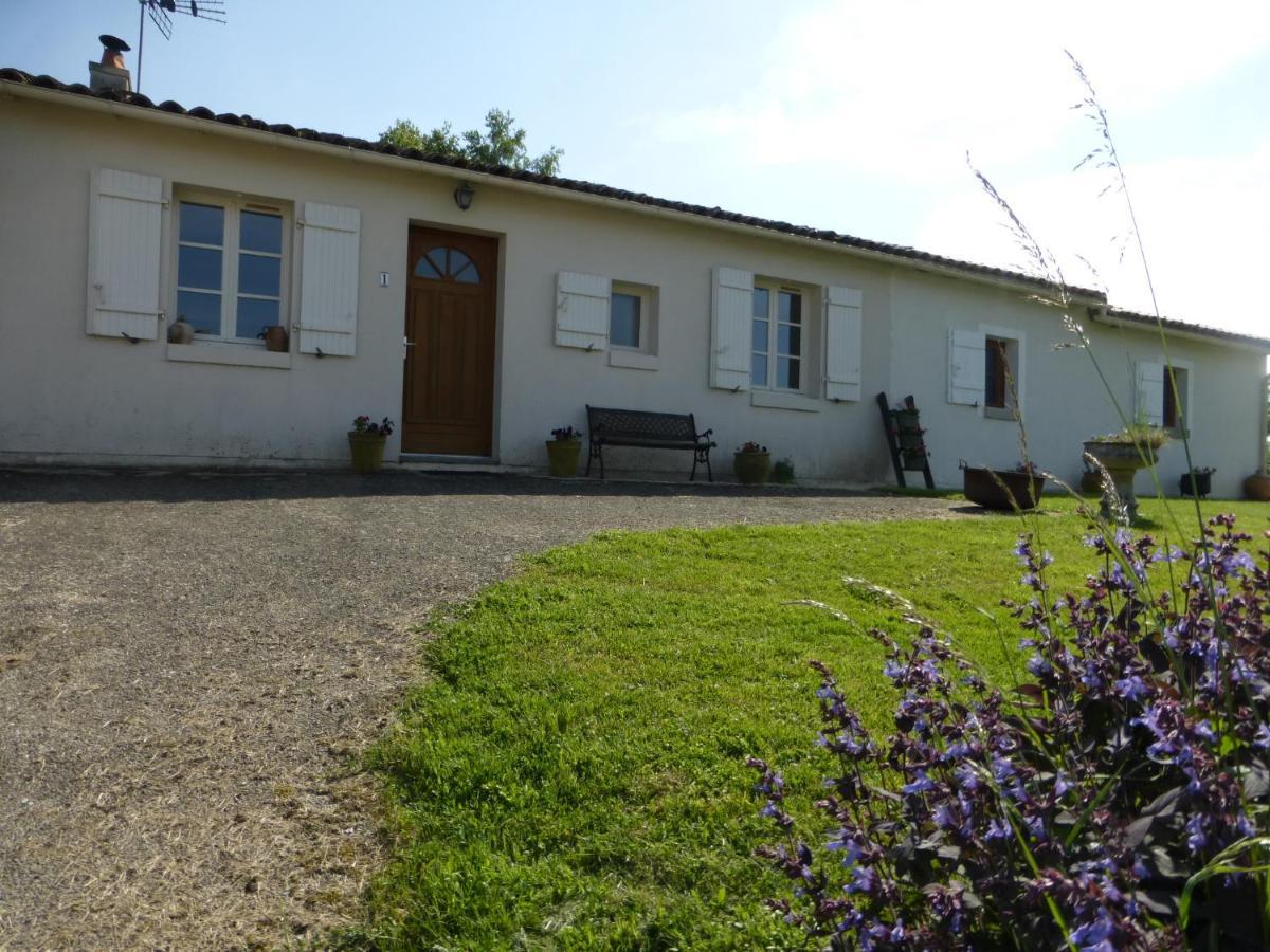 Bed and Breakfast Chez Kate Charroux  Exterior foto