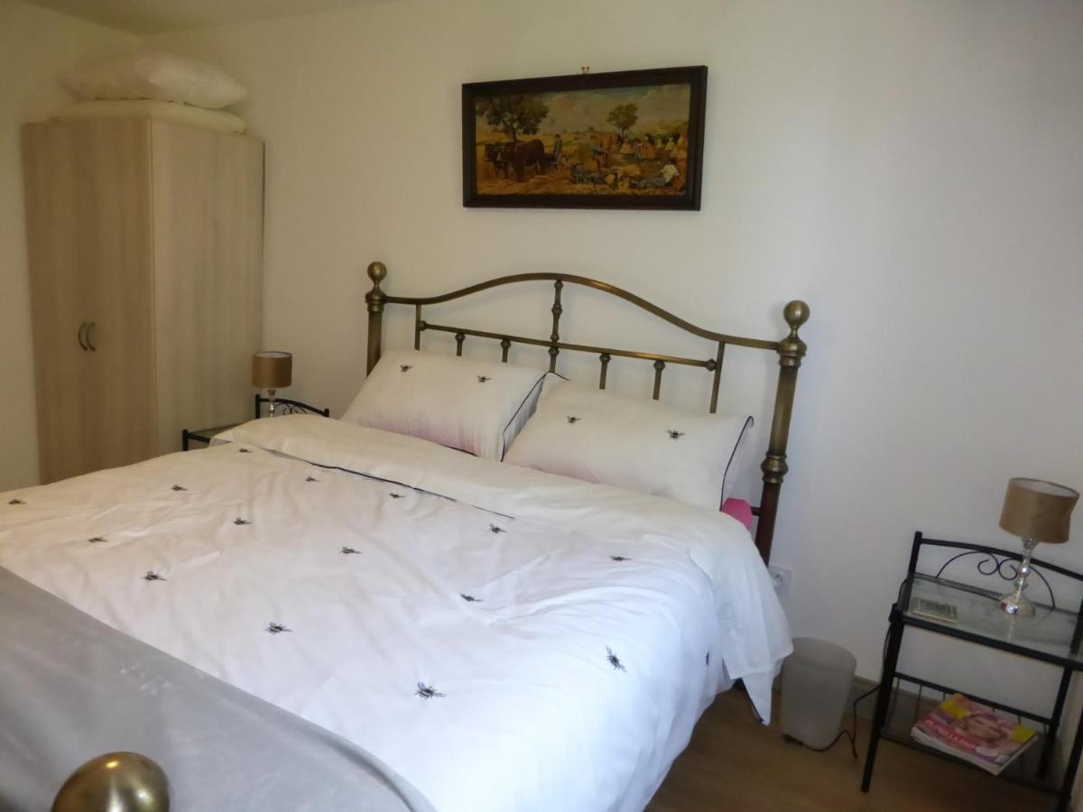 Bed and Breakfast Chez Kate Charroux  Exterior foto